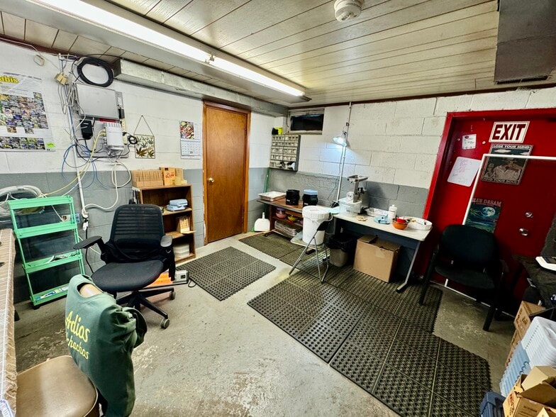 More Photos Of 2085 Clinton St, West Seneca Auto Repair For Sale