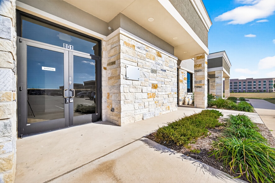 More Photos Of 25145 Star Ln, Katy Office For Sale