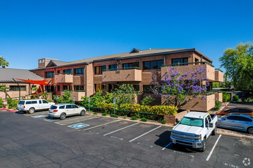 More Photos Of 2025 N 3rd St, Phoenix Unknown For Lease