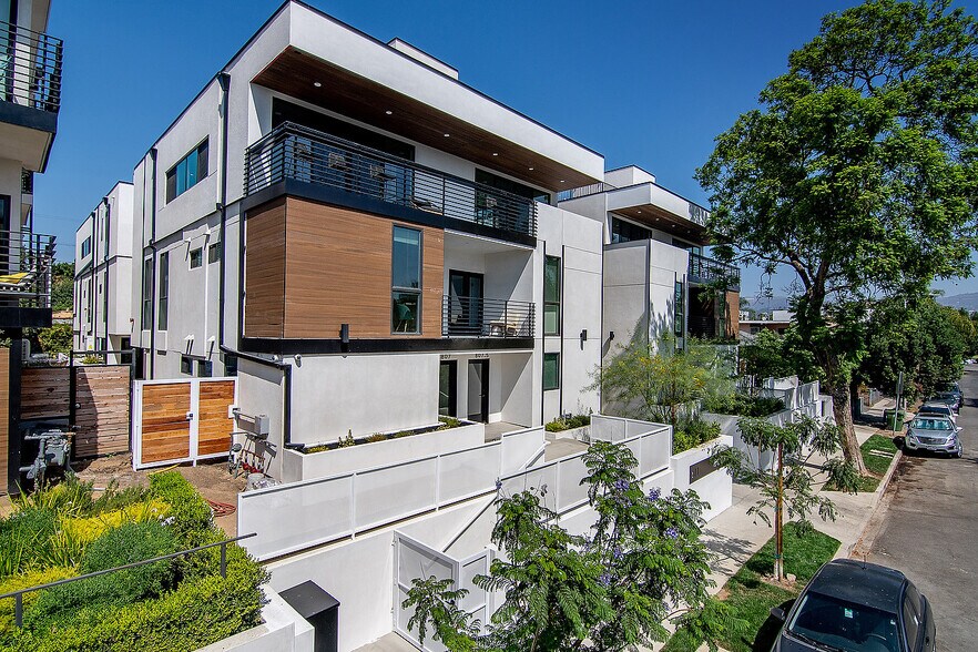 More Photos Of 811 N Harvard Blvd, Los Angeles Multifamily For Sale