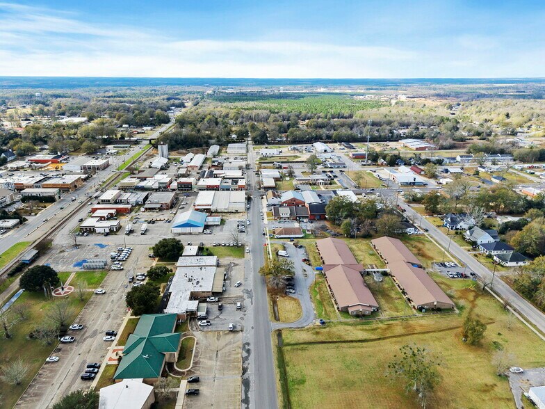 More Photos Of 111 W Ridgeley St, Atmore Storefront For Sale