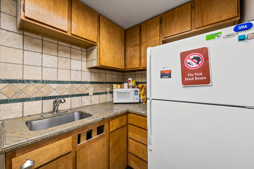 More Photos Of 971 Margaret Ave, Salt Lake City Service For Sale