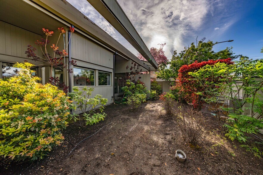 More Photos Of 537 Murphy Rd, Medford Medical For Lease