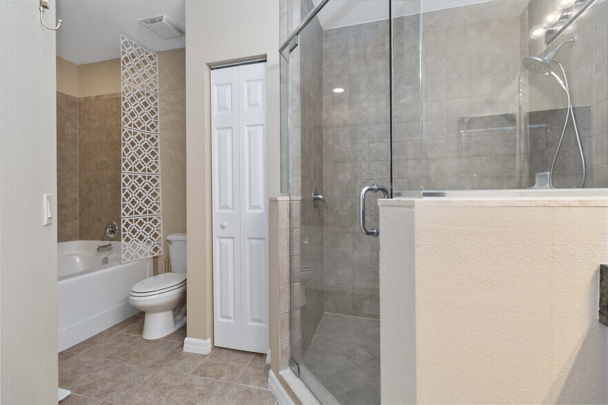 More Photos Of 3730 Avalon Park East Blvd, Orlando Office Residential For Sale