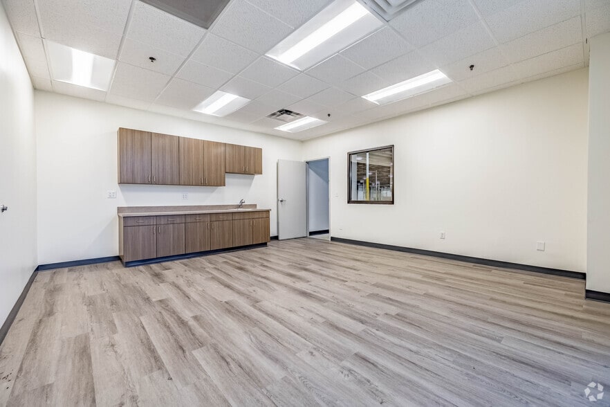 More Photos Of 10083-10095 International Blvd, Cincinnati Warehouse For Lease