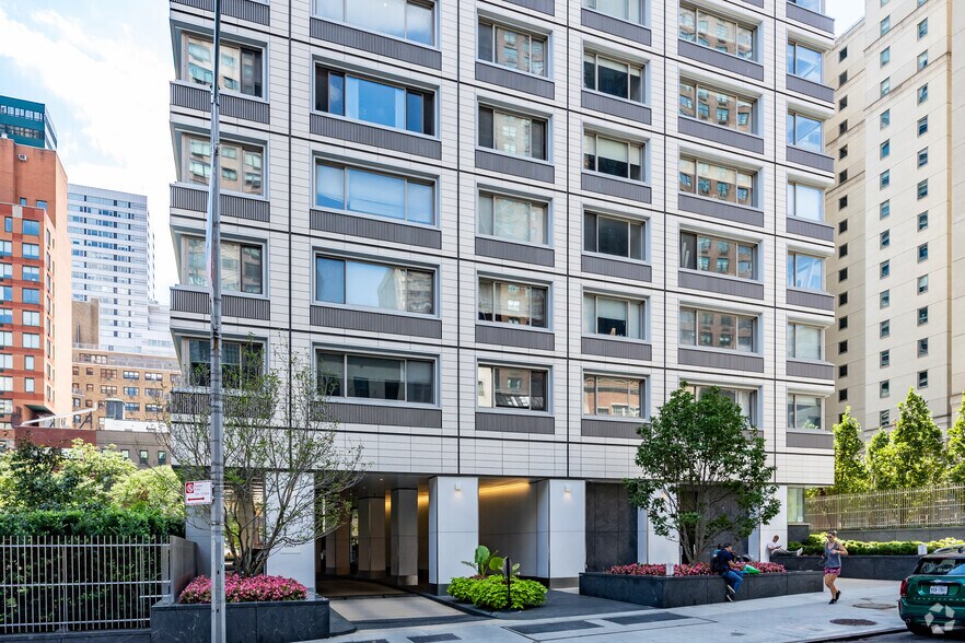 More Photos Of 211 E 70th St, New York Apartments For Lease