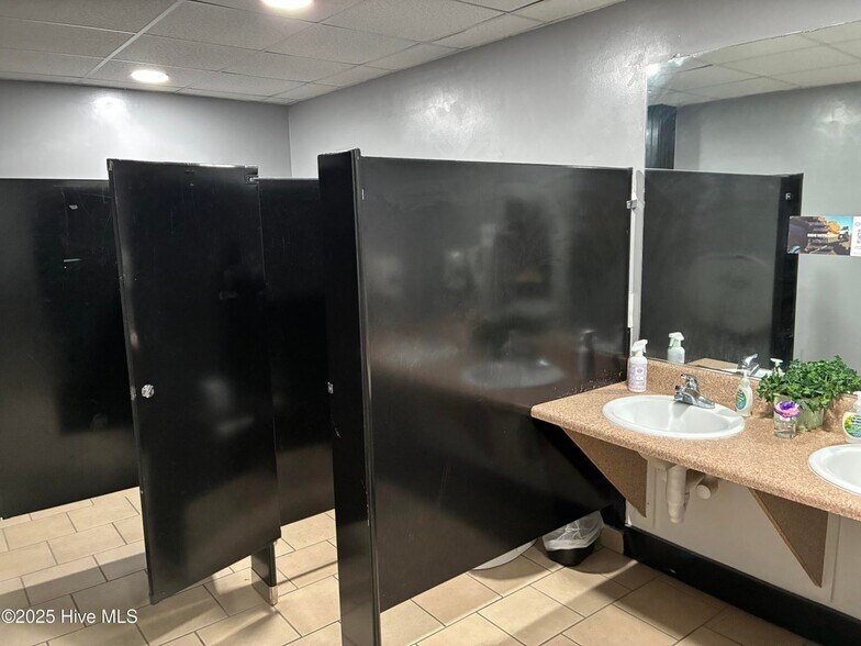 More Photos Of 8739 Caratoke Hwy, Harbinger General Retail For Sale