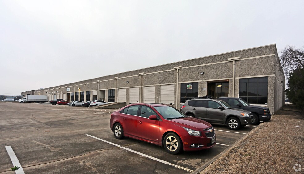 Primary Photo Of 1925-1939 N Great Southwest Pky, Grand Prairie Distribution For Lease