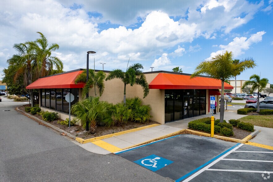 More Photos Of 204-284 E Eau Gallie Blvd, Indian Harbour Beach General Retail For Lease