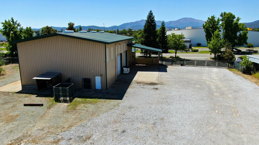More Photos Of 1577 Beltline Rd, Redding Warehouse For Lease