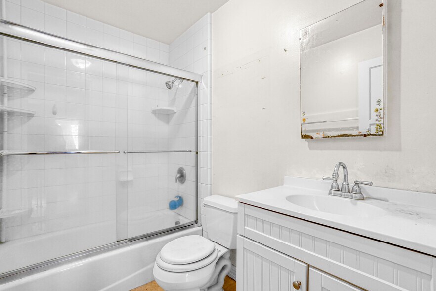 More Photos Of 6833 Simpson Ave, North Hollywood Land For Sale