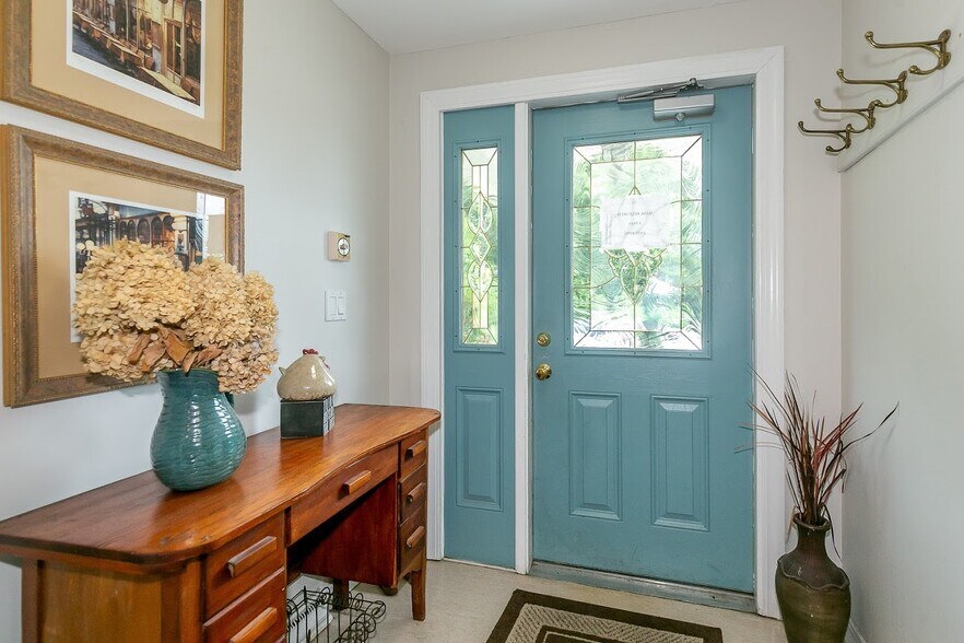 More Photos Of 188 W Main St, Oyster Bay Medical For Sale