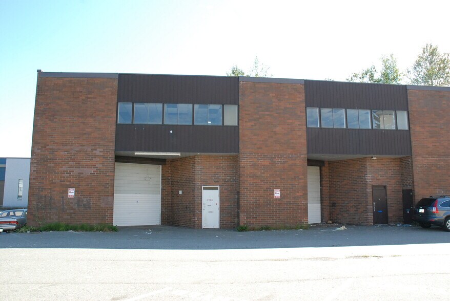 More Photos Of 6976-6984 Palm Av, Burnaby Warehouse For Lease