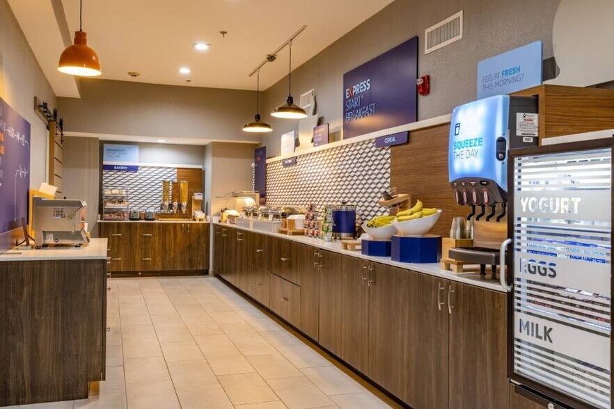 More Photos Of 5696 I 49 N Service Rd, Opelousas Hotel For Sale