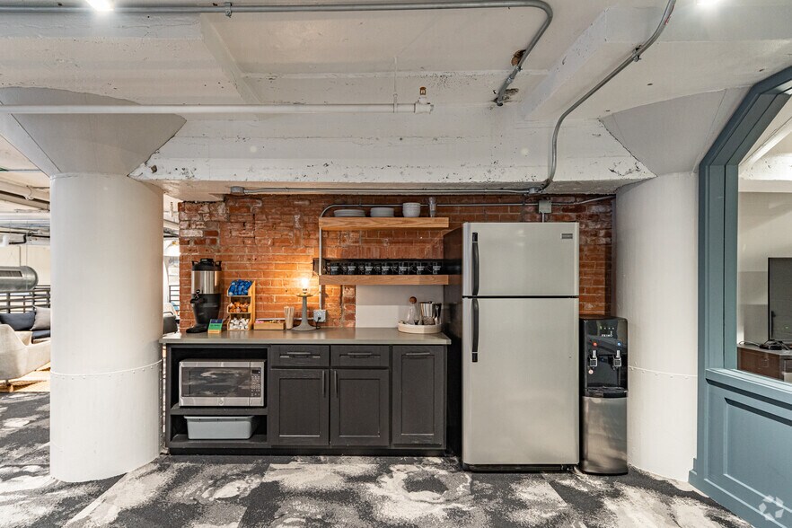 More Photos Of 603 Munger Ave, Dallas Office For Lease