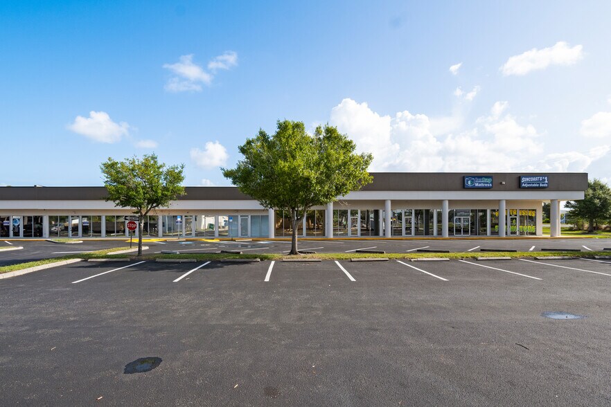 More Photos Of 1901 Northgate Blvd, Sarasota Office For Lease