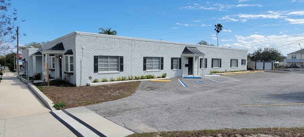 More Photos Of 1275 Cleveland St, Clearwater Medical For Lease