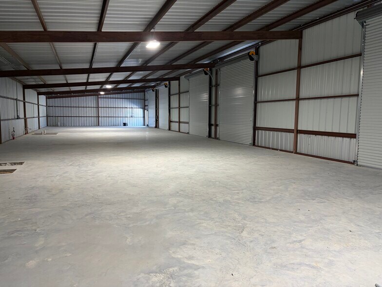 More Photos Of 12425 Airport Rd, Hearne Unknown For Lease