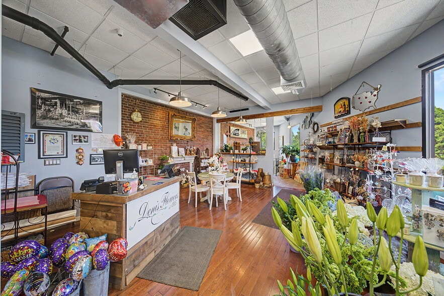 More Photos Of 185 D, New Milford Storefront Retail Office For Lease