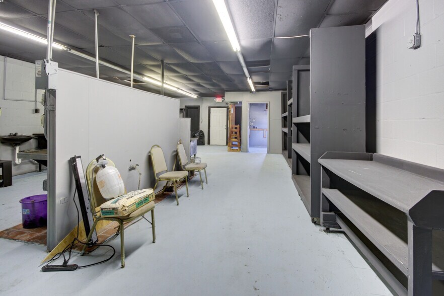 More Photos Of 1916 Cedar Dr, La Marque Restaurant For Lease