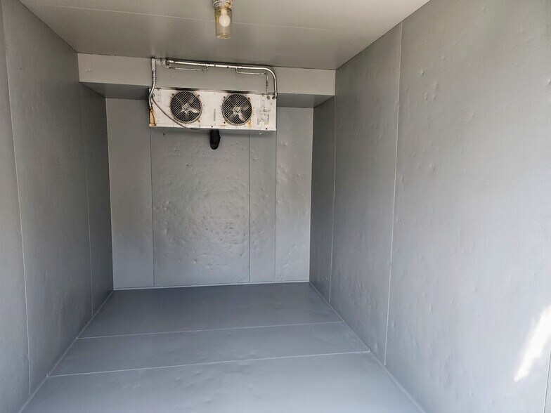 More Photos Of 8451 Ocean Gtwy, Easton Restaurant For Sale