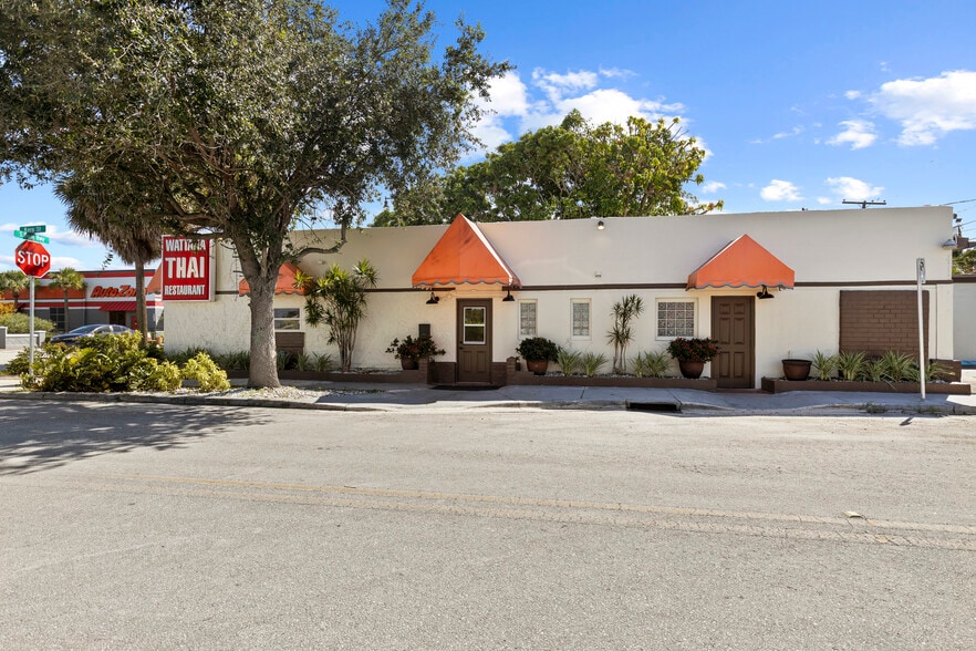 Primary Photo Of 7201 S Dixie Hwy, West Palm Beach Restaurant For Lease