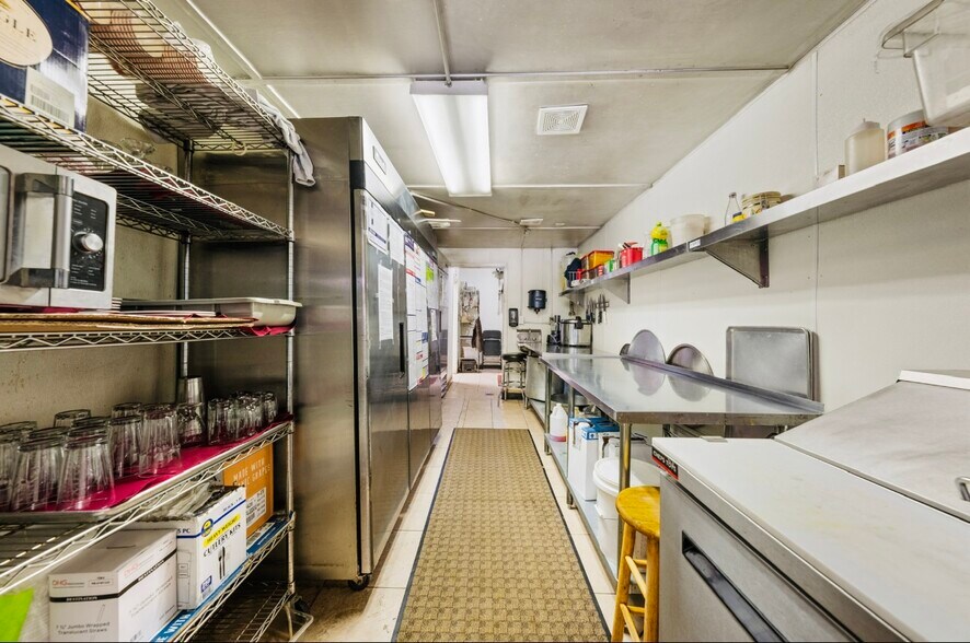 More Photos Of 9703 State Highway 281, Kelseyville Restaurant For Sale