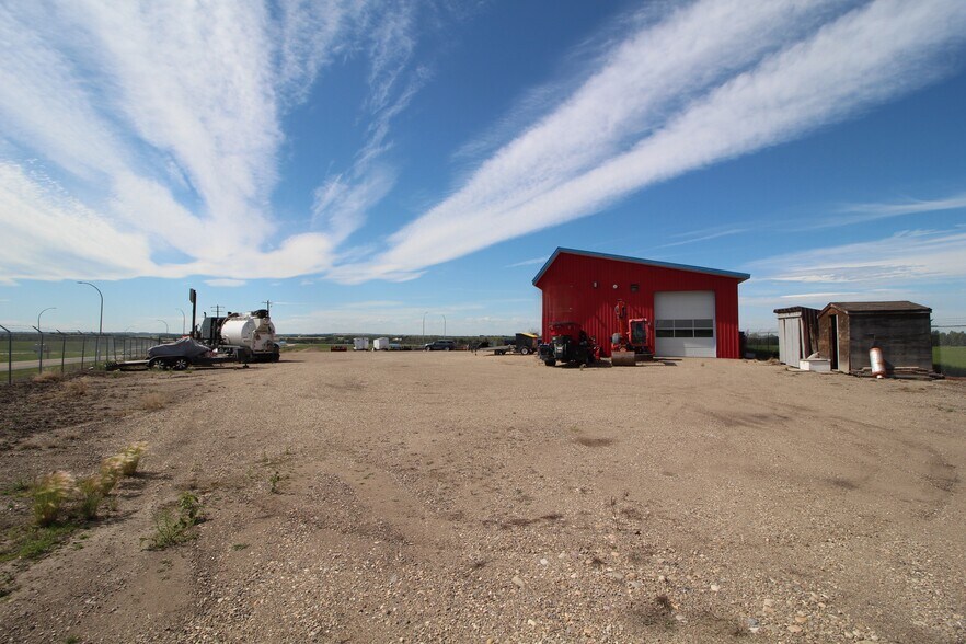More Photos Of 3208 52 Av, Innisfail Warehouse For Sale