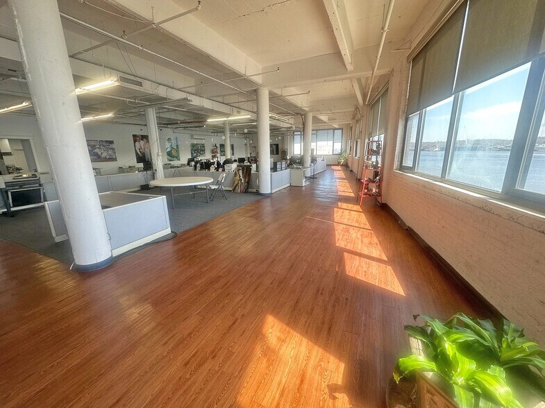 More Photos Of 59 E 1st St, Bayonne Warehouse For Lease