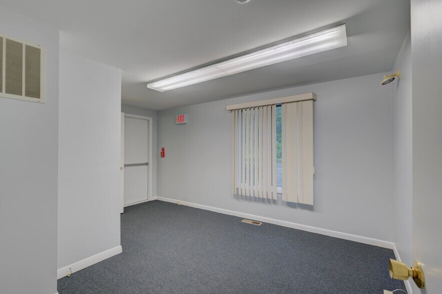 More Photos Of 626 Toll Gate Rd, Warwick Medical For Lease