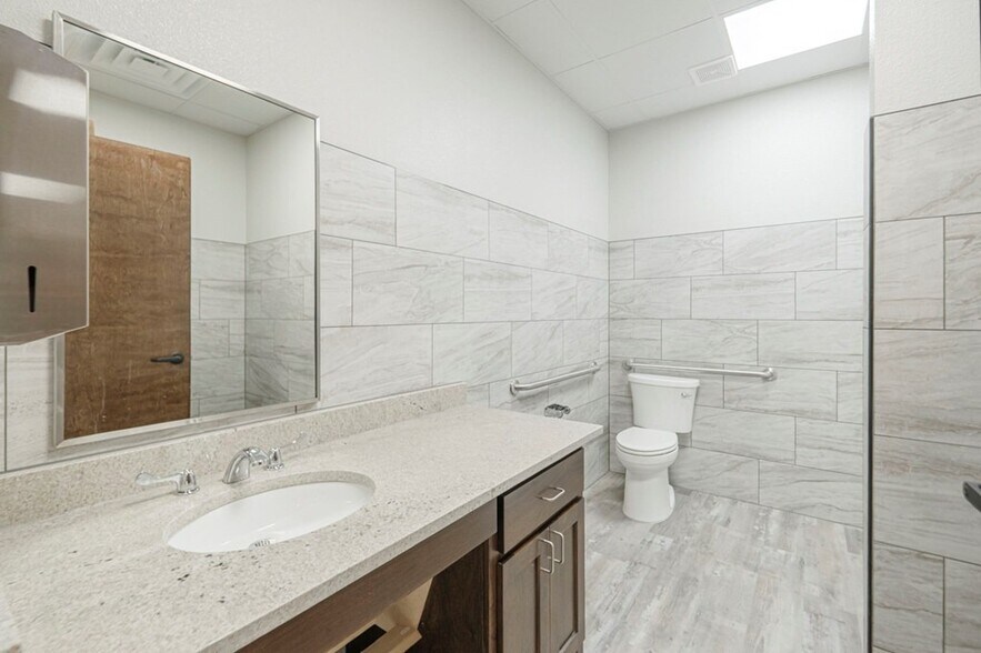 More Photos Of 5261 W Murphy St, Odessa Industrial For Lease