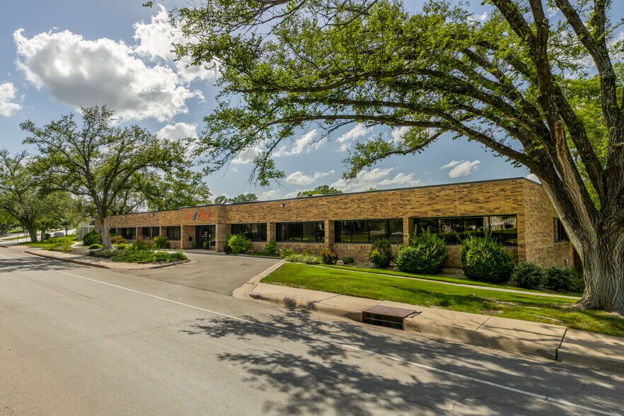 More Photos Of 2850 NE Kendallwood Pky, Kansas City Loft Creative Space For Sale
