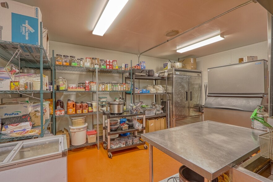 More Photos Of 9971 N Grand Pines Ln, Hayward Restaurant For Sale