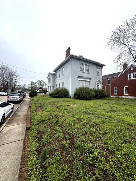 More Photos Of 300 Washington St, Saint Charles Office For Sale