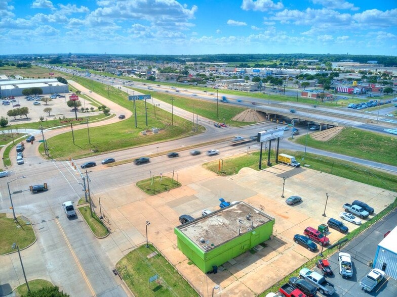More Photos Of 700 S MacArthur Blvd, Oklahoma City Freestanding For Sale