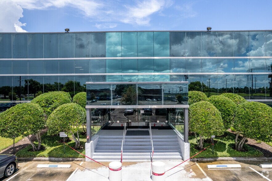 More Photos Of 1300 Hercules Ave, Houston Office For Lease