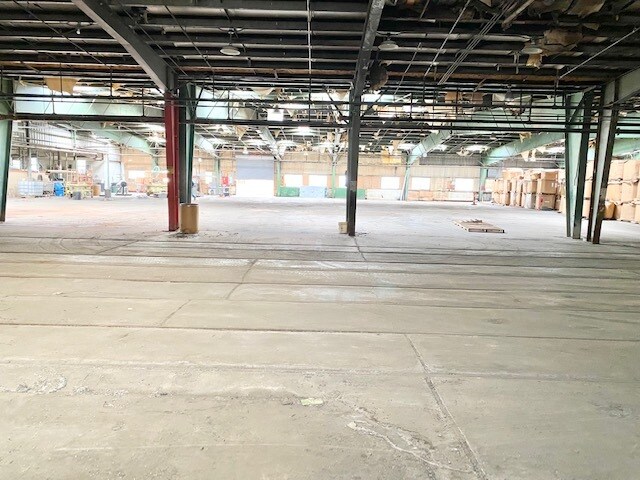 More Photos Of 3901 Camden Ave, Parkersburg Warehouse For Lease