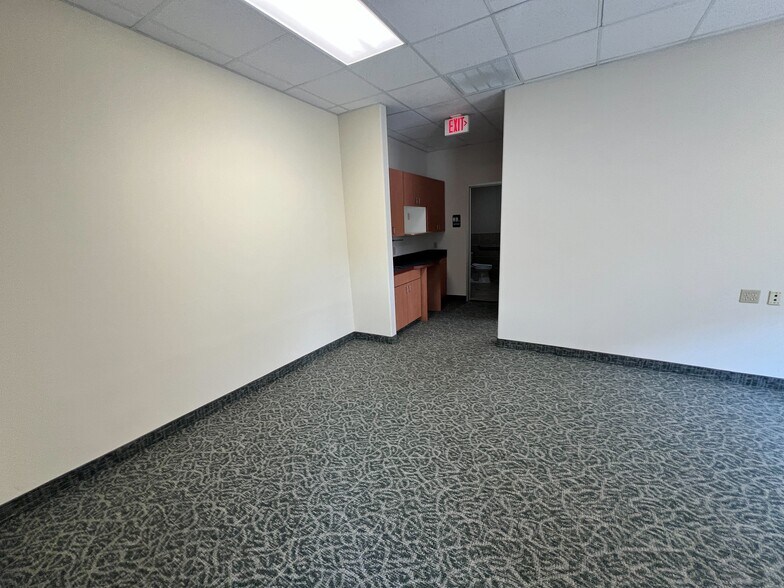 More Photos Of 5926 W Parker Rd, Plano Medical For Sale