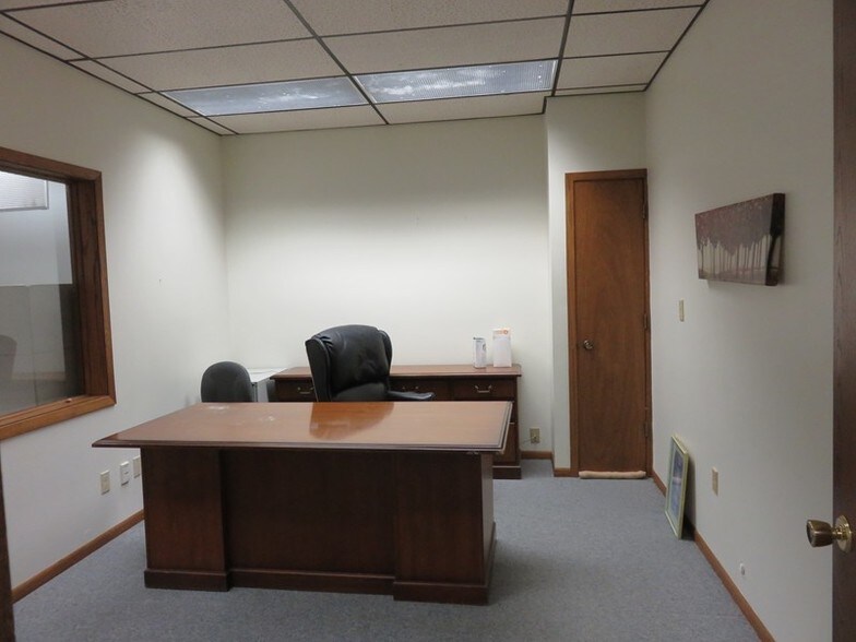 More Photos Of 123 1st St SE, Mason City Office For Lease