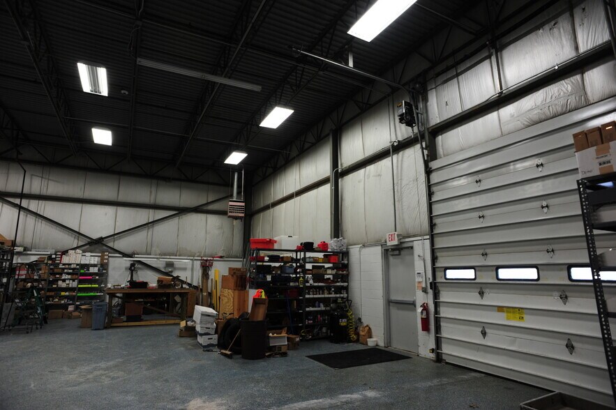 More Photos Of 530 Lakeview Plaza Blvd, Worthington Warehouse For Lease
