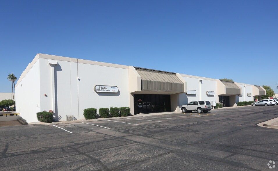 More Photos Of 3801 E Roeser Rd, Phoenix Warehouse For Lease