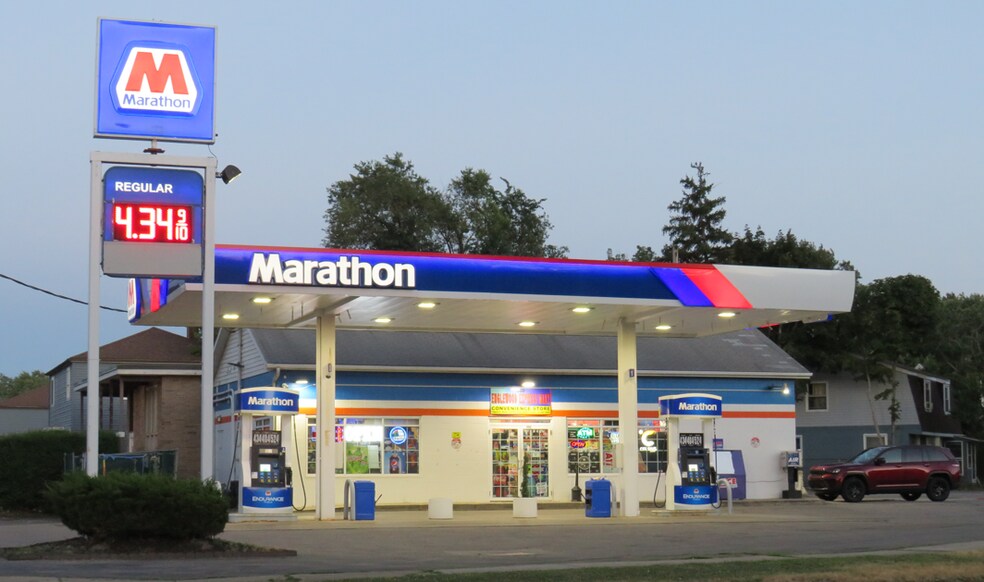 Primary Photo Of 660 Englewood Ave, Buffalo Service Station For Sale