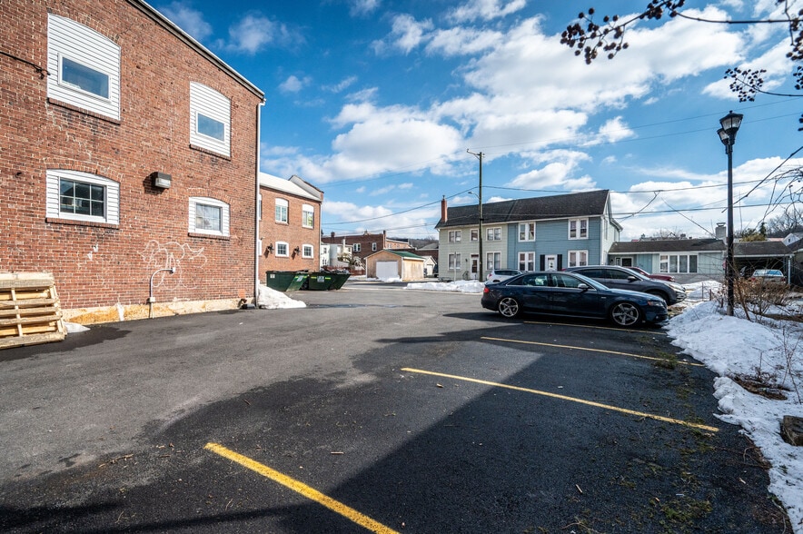 More Photos Of 102 S Richmond St, Fleetwood Warehouse For Sale