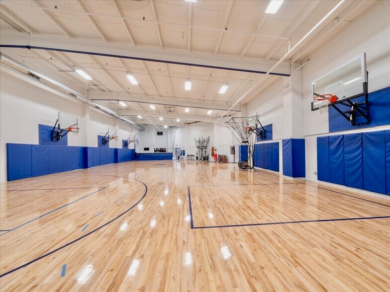 More Photos Of 465 W Commercial St, East Rochester Warehouse For Lease