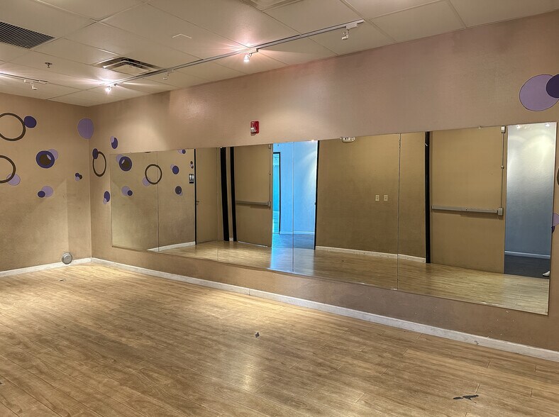 More Photos Of 12409 W Indian School Rd, Avondale Office For Sale