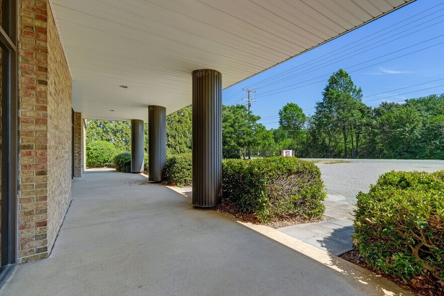 More Photos Of 3311 Burlington Rd, Greensboro Office For Sale