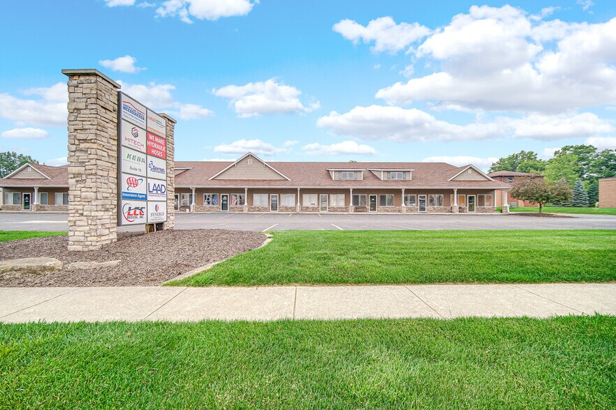 More Photos Of 2502 Beech St, Valparaiso Storefront For Sale