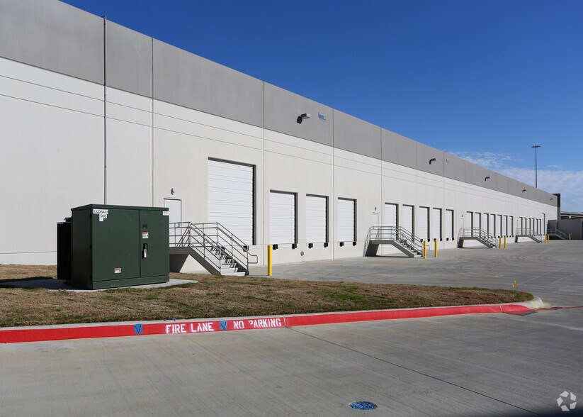 More Photos Of 2600 NE Loop 820, Fort Worth Unknown For Lease