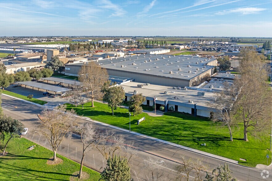 More Photos Of 2300 Industrial Ave, Madera Manufacturing For Sale