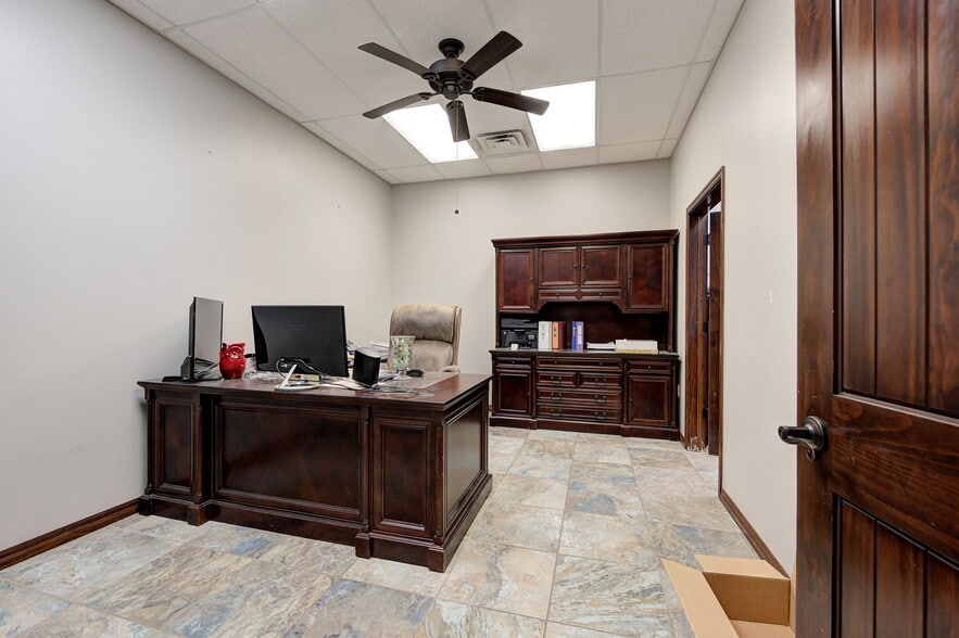 More Photos Of 6308 NW 39th Expy, Bethany Freestanding For Sale